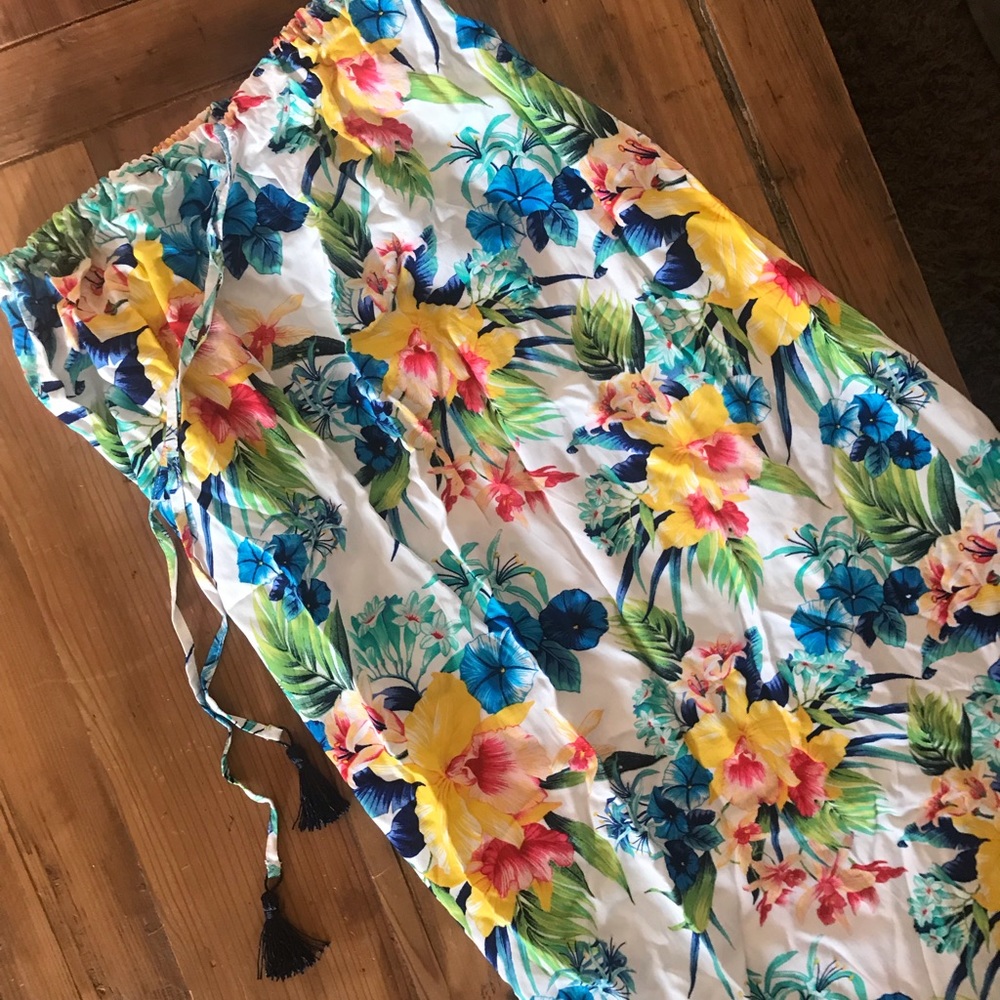 Tropical multi colored Tommy Bahama maxi skirt!